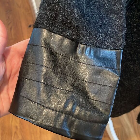 Victoria’s Secret Gray Removable Fur Collar Coat - Picture 5 of 11